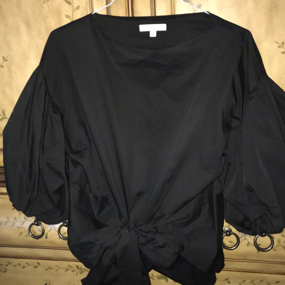 Black bubble sleeve top